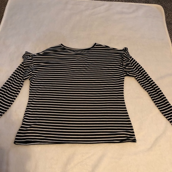 NWT Ruffle Sleeve Long Sleeve Top Size XL/XG - Picture 7 of 7